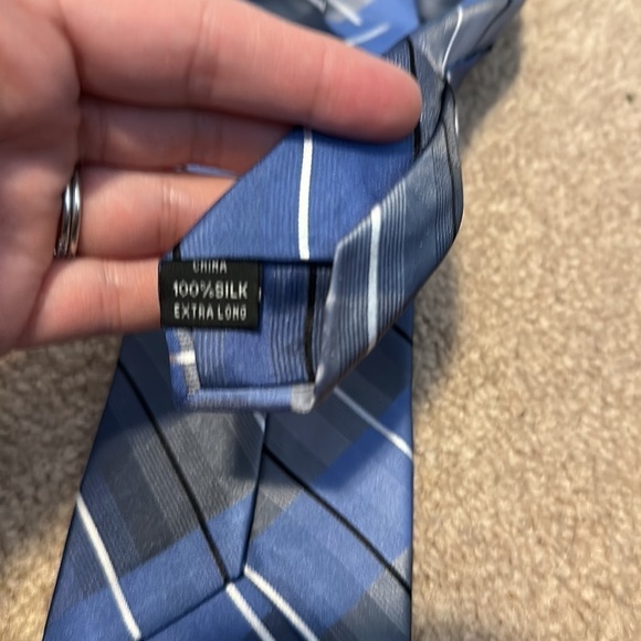 Calvin Klein 100% silk tie extra long - Picture 3 of 3